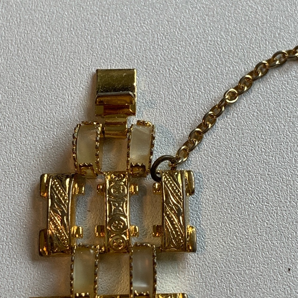 Vintage Elegant Gold and Cream Bracelet - Picture 8 of 9